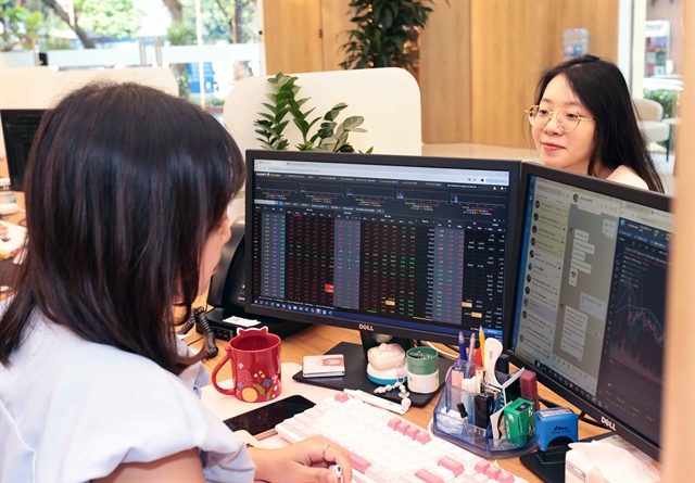 Market opens the week in the red as VN-Index retreats towards 1,200-point mark